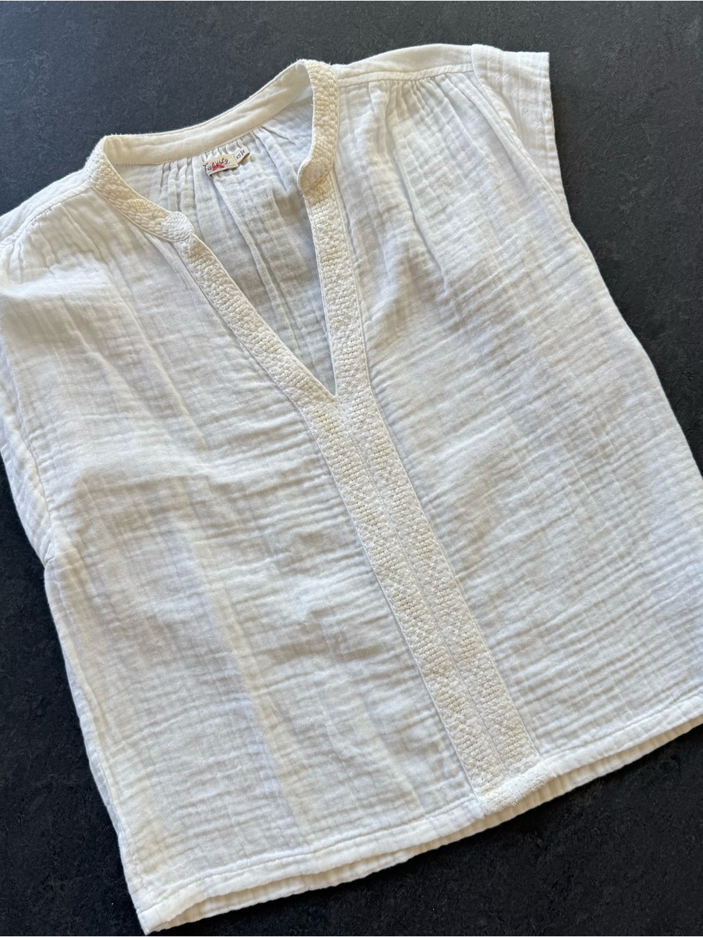 Faherty Women’s White/Ivory Cotton Gauze Top with Embroidered Placket. XS
